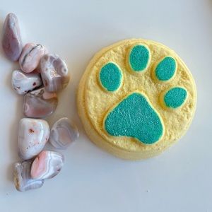 Bath bomb with crystal